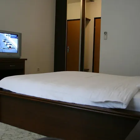 Maksumic Motel